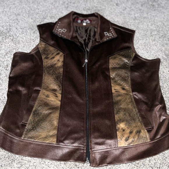 Vintage soft zip up vest with great detail - Picture 10 of 11